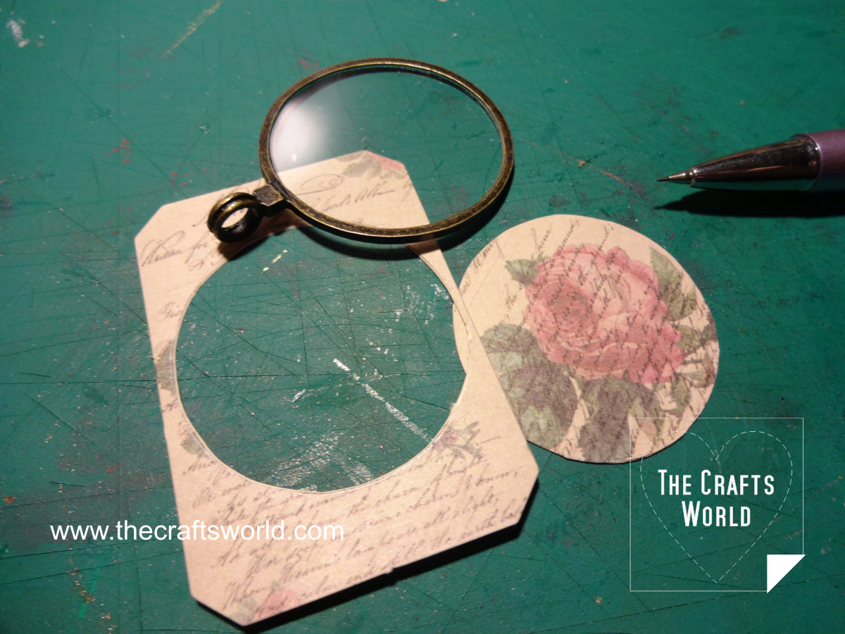 DIY necklace with optical lens